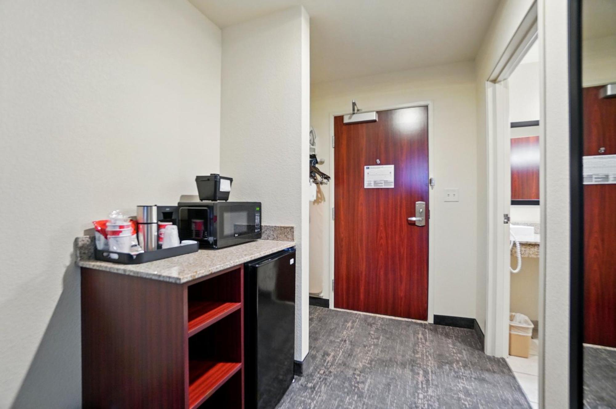 Cobblestone Hotel & Suites - Russells Point At Indian Lake Extérieur photo