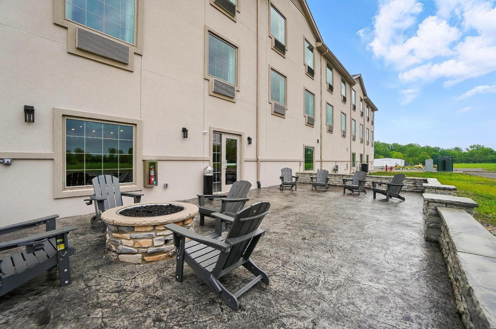 Cobblestone Hotel & Suites - Russells Point At Indian Lake Extérieur photo