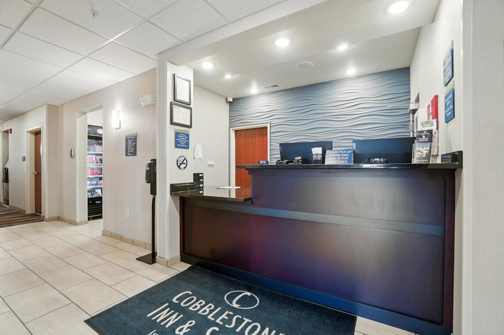 Cobblestone Hotel & Suites - Russells Point At Indian Lake Extérieur photo